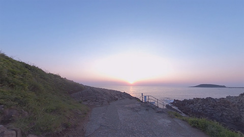 RehaVRのVR散歩コース「夕日の沈む東尋坊を見渡す」のイメージ画像です