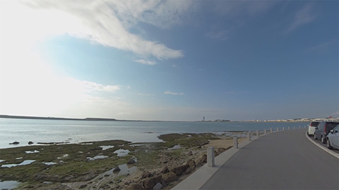 RehaVRコンテンツ 瀬長島ウミカジテラスでウィンドウショッピングのVR散歩イメージ