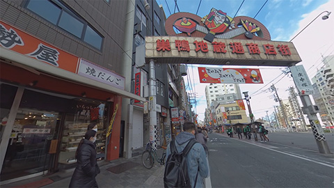 RehaVRコンテンツ 巣鴨 とげぬき地蔵入口から商店街のVR散歩イメージ